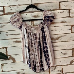 Olivaceous tie dye top.